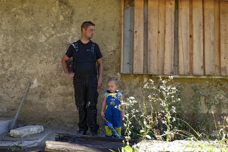 Dve hiši je odneslo, preostale so močno poškodovane. Območje ni varno za bivanje.  | Foto: Ana Kovač