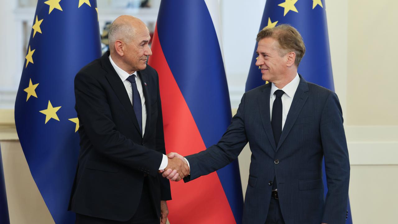 Bo Golobu uspelo, kar je Janši že pri privilegijih in evtanaziji?