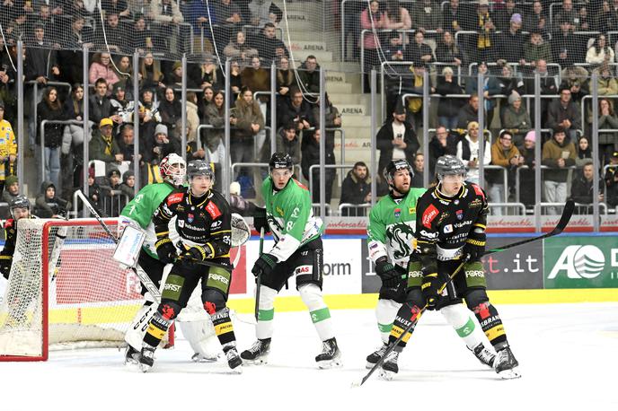 Pustertal : HK Olimpija | Olimpija je za konec rednega dela izgubila pri Pustertalu. | Foto Foppa Iwan - HC Pustertal
