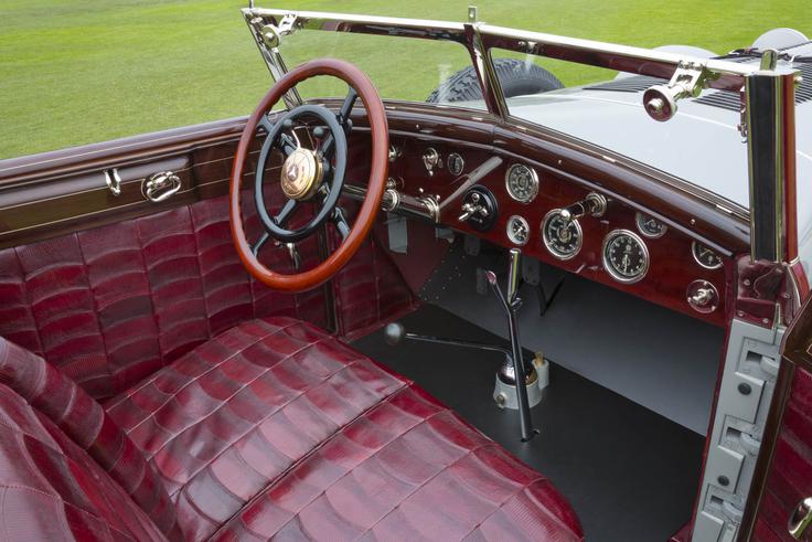 Avtomobil so pred dobrimi petimi leti povsem obnovili in takrat je dobil tudi več prestižnih priznanj na izborih najlepših starodobnikov. | Foto: RM Sotheby's
