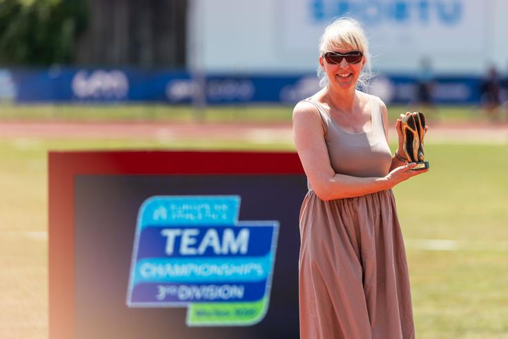 Pokal je Britta Bilač dobila na slovesni prireditvi pred odprtjem evropskega ekipnega prvenstva v atletiki na stadionu Poljane v Mariboru. | Foto: Jure Banfi
