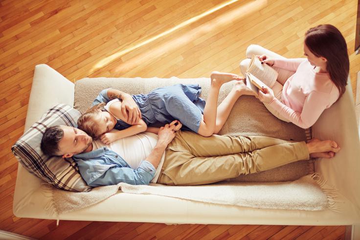 "Prepogosto se pozablja, da danes ženska ni 'zgolj' mati, ampak poleg materinstva tudi zaposlena ženska s svojo kariero." | Foto: Thinkstock