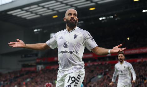 V živo: Šeško na klopi, Mbeumo takoj šokiral Anfield