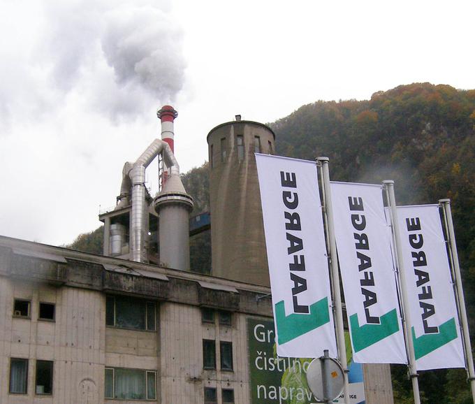 Lafarge Cement (LC) je po izgubi okoljskega dovoljenja svoja vrata v Trbovljah zaprl leta 2015. Spomnimo, da so v cementarni v letih delovanja sežigali tudi nevarne odpadke. | Foto: STA ,