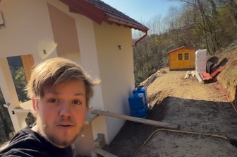 Američan hišo prenavlja že pet mesecev: poglejte, kaj vse so že uredili pred prihodom zime