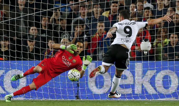 Paco Alcacer se seli v Barcelono. | Foto: Reuters