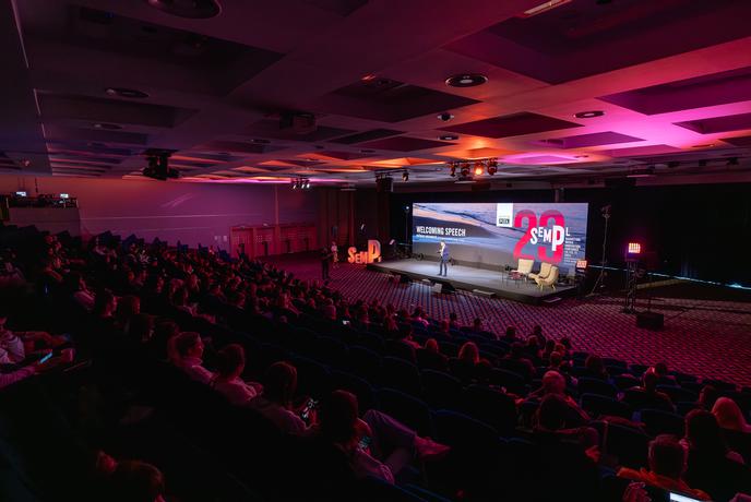 SEMPL 2025: zvezdniški pridih, navdih in moč podrobnosti