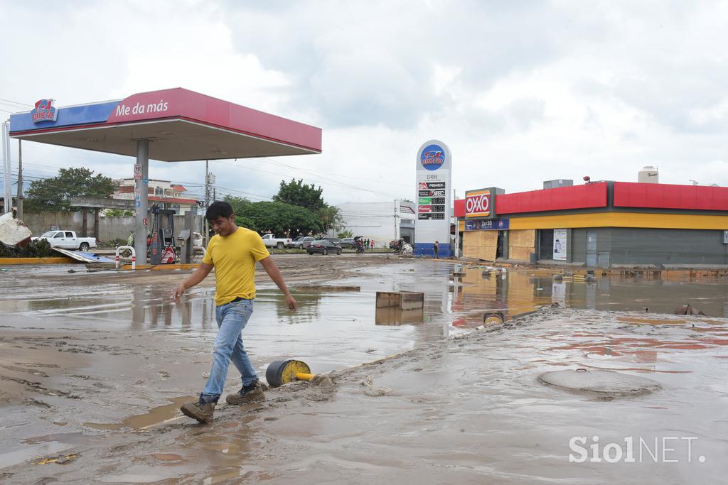 Razdejanje po poplavah v Mehiki