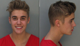 Bieberju zaradi metanja jajc dve leti pogojne kazni