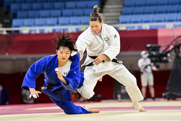 Zakaj so judoisti v belem in modrem? Gotovo ne zaradi modnih smernic!