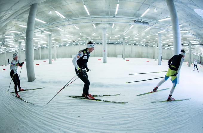 V Planici lahko tečete na smučeh tudi v poletnem obdobju. Dvorano s snegom bodo s pridom izkoristili tudi profesionalni tekači. | Foto: 
