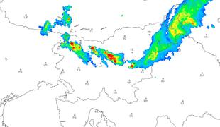Nad Slovenijo nevihtna linija, možni močnejši sunki vetra #animacija