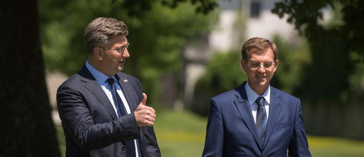 Hrvaški premier Andrej Plenković si želi dvostranskih pogovorov s Slovenijo, slovenski premier Miro Cerar pa implementacijo arbitraže. | Foto: STA ,