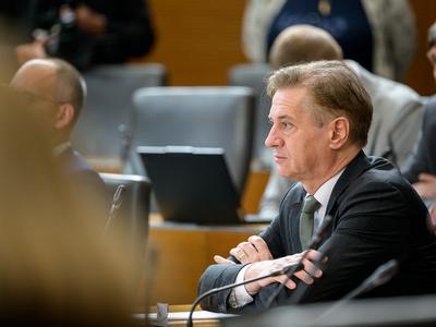 Odbor DZ priporočil izdelavo revizije porabe Golobove vlade