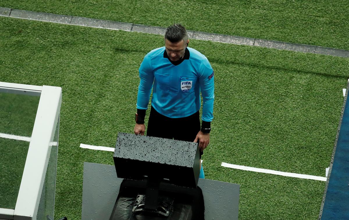 Damir Skomina | Damir Skomina je na tekmi med PSG in Manchester Unitedom uporabil VAR. | Foto Reuters