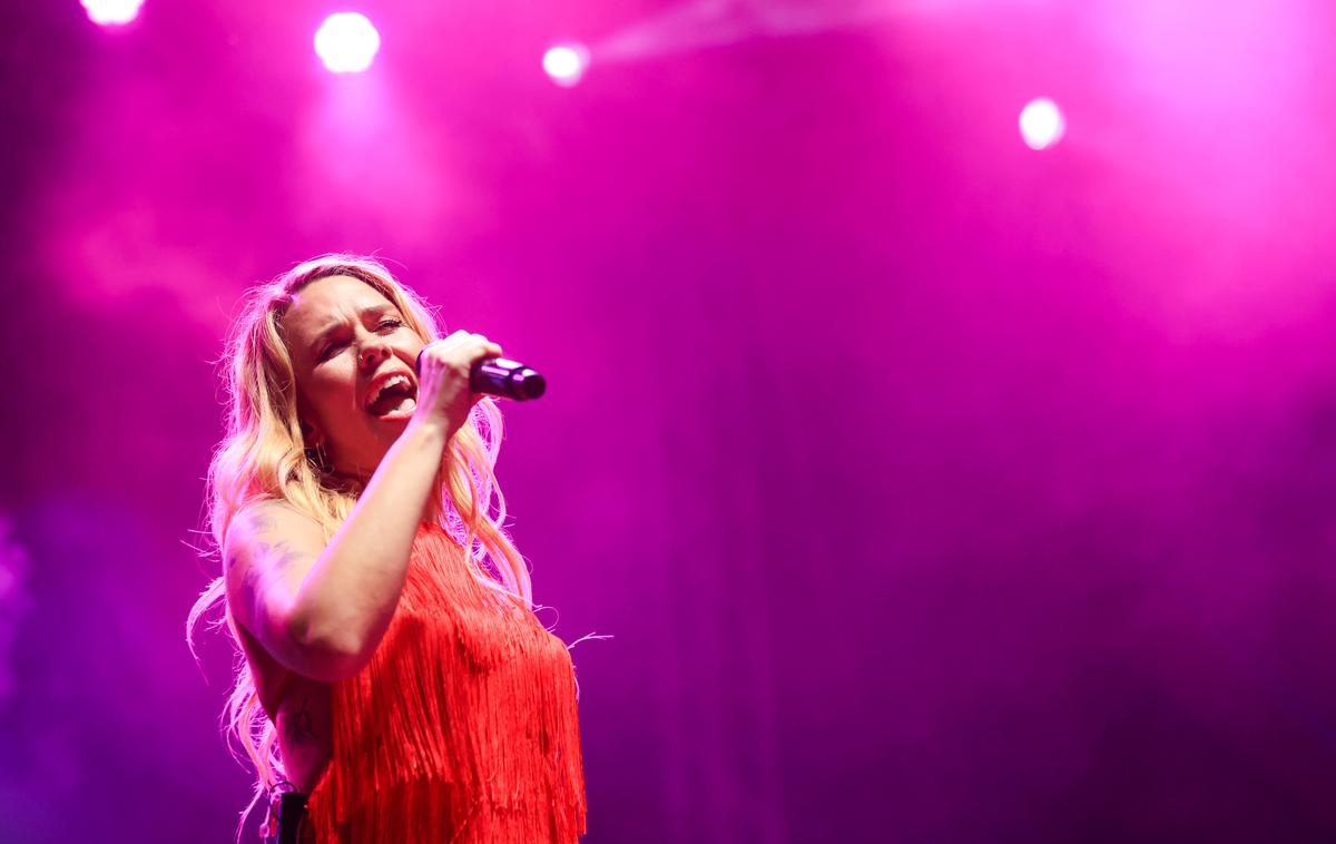 Nika Zorjan, pevka | "Trenutno jih na žalost ni, ampak upam, da čim prej pridejo nazaj," je o svojih izbrisanih videospotih na svojem profilu na Instagramu zapisala Nika Zorjan. | Foto Mediaspeed