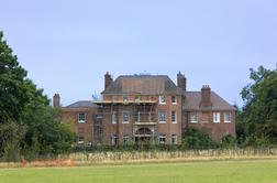 Družina princa Williama se je preselila v prenovljeno graščino