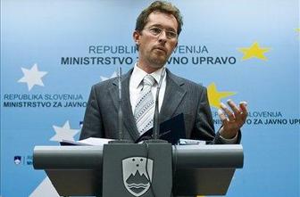 Leto 2008: Javni sektor septembra vstopil v nov plačni sistem