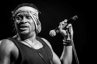 Umrl soul glasbenik D'Angelo