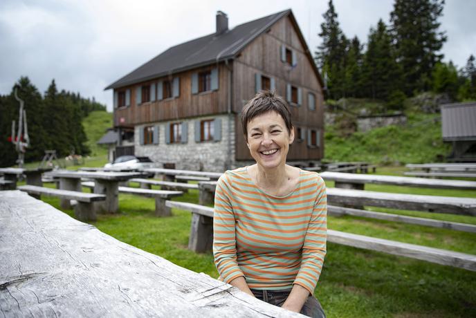 Življenje oskrbnice planinske koče na čudoviti predalpski zakrasneli planoti