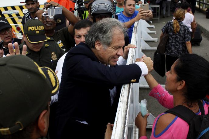 Venezuela | Luis Almagro v Cacuti, kjer se je srečal z begunci iz Venezuele. | Foto Reuters