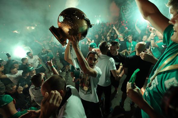 V središču Ljubljane je bilo po naslovu Olimpije zelo pestro #foto