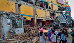 Po potresu in cunamiju na Sulaveziju najmanj 380 mrtvih