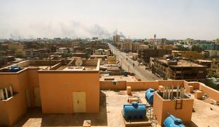 V Sudanu začelo veljati premirje, evakuacija tujcev se nadaljuje