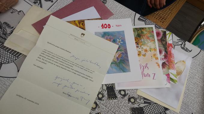 Čestitke za stoti rojstni dan so prekipevale od številnih želja po zdravju. Pisal ji je tudi predsednik Borut Pahor, ki jo je nagovoril z mega jubilantko. | Foto: A. T. K.
