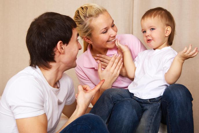 Starši naj se pri pogovoru z otroki potrudijo, naj ne govorijo po "otročje"