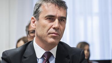 Banke udarile v poslovno srce pobeglega Sergeja Racmana