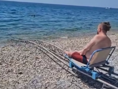 Na slovenski obali namestili prvi napravi, ki omogočata samostojen vstop v morje gibalno oviranim #video