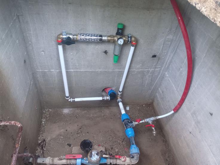 Primer montaže ELIMINATORJA v zunanjem vodovodnem jašku enodružinske hiše.  | Foto: Eco element d.o.o.