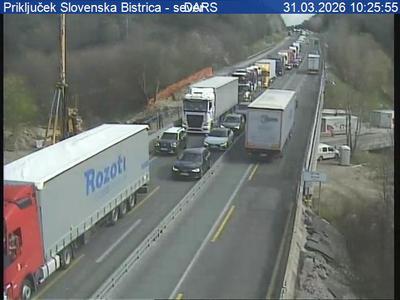 Na štajerski in primorski avtocesti daljši zastoji