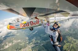 Adrenalinski podvig 2.500 metrov nad tlemi: Domen Škofic je prvi preplezal letečo smer #video