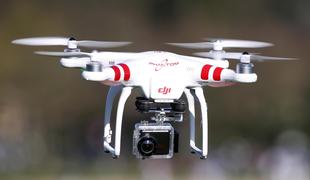 Američani pripravljajo oster pravilnik za uporabo dronov, letenje le z licenco?