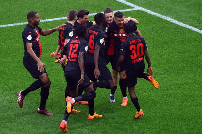 Granit Xhaka Bayer Leverkusen | Nekdanji član Arsenala Granit Xhaka je je v 16. minuti zadel za vodstvo Bayerja, ki je ob koncu polčasa ostal z igralcem manj. | Foto Reuters