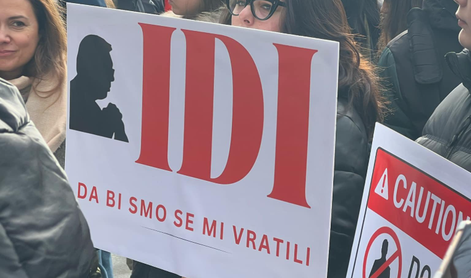 Protest v Ljubljani: "Odidi, da se mi vrnemo. Vaše roke so krvave."