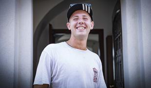 "Šlo je tako daleč, da sem en večer vzel šest LSD-jev. Takrat me je povsem odpeljalo." #foto #video