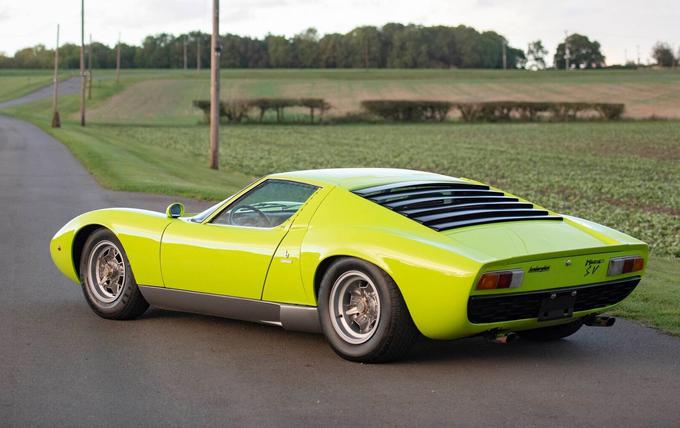 Lamborghini miura, ki je tovarno zapustil leta 1971. Miura SV je eden od le 150 izdelanih primerkov. Pričakovana cena je od 1,9 do 2,2 milijona funtov. | Foto: RM Sotheby's