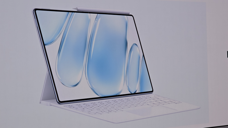 Tablica Huawei MatePad Pro 12": debelina je zmanjšana na 4,7 milimetra. Tipkovnica (dodatna oprema) ga nadgradi v delovno postajo za pisarniška in druga računalniška opravila. | Foto: Srdjan Cvjetović