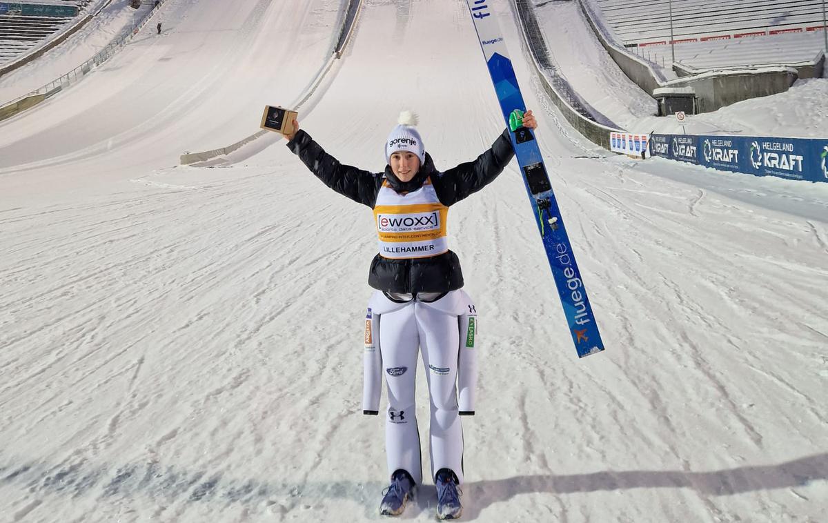 Tina Erzar | Tina Erzar je v Lillehammerju oblekla rumeno majico vodilne v interkontinentalnem pokalu smučarskih skakalk. | Foto SloSki