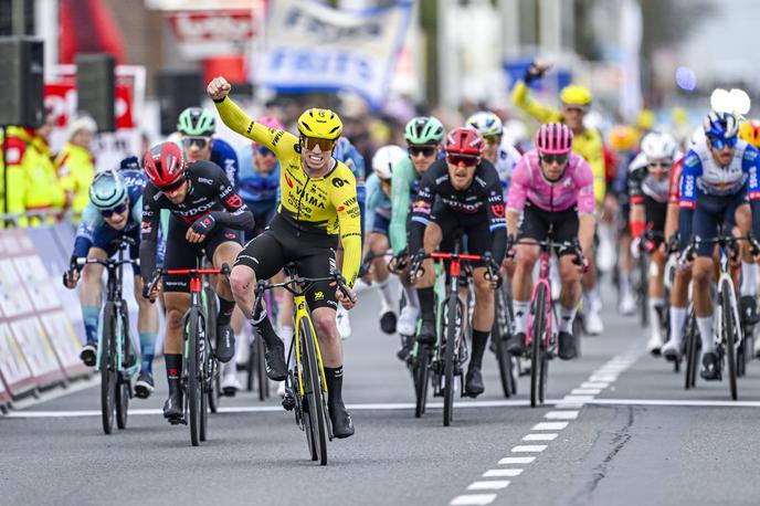 Kuurne 2026 | Matevž Govekar (skrajno levo) je enodnevno belgijsko klasiko s tlakovanimi odseki Kuurne-Bruselj-Kuurne končal tik za najboljšo trojico.  | Foto Guliverimage