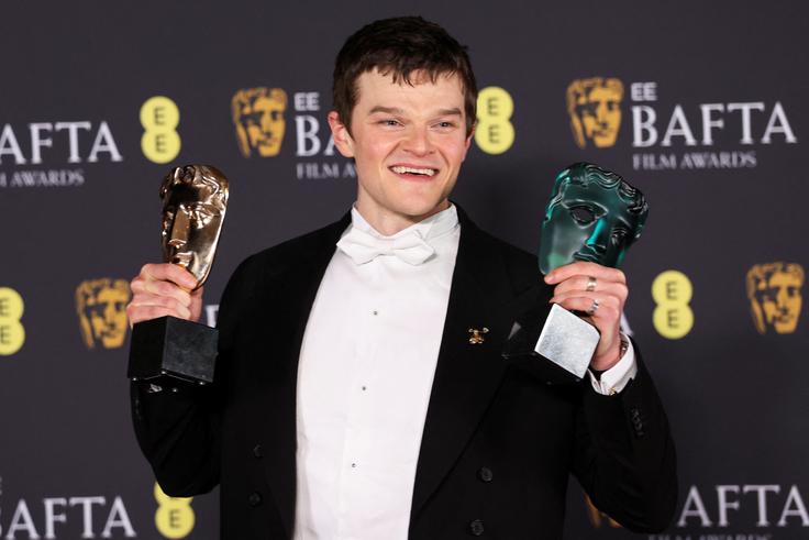 Robert Aramayo je premagal konkurenco hollywoodskih zvezdnikov, kot sta Leonardo DiCaprio in Timothee Chalamet, ter prejel bafto za najboljšega igralca. | Foto: Reuters