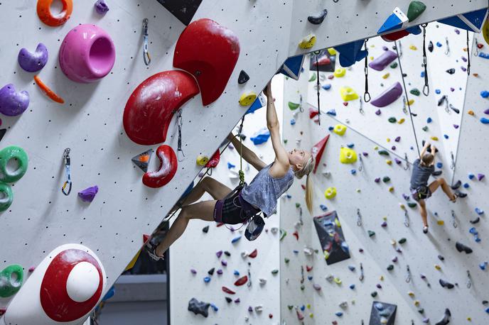 Janja Garnbret Plezalni center Slovenska Bistrica | Janja Garnbret v Plezalnem centru Slovenska Bistrica zbira sredstva za dobrodelni projekt Botrstvo v športu. | Foto Ana Kovač