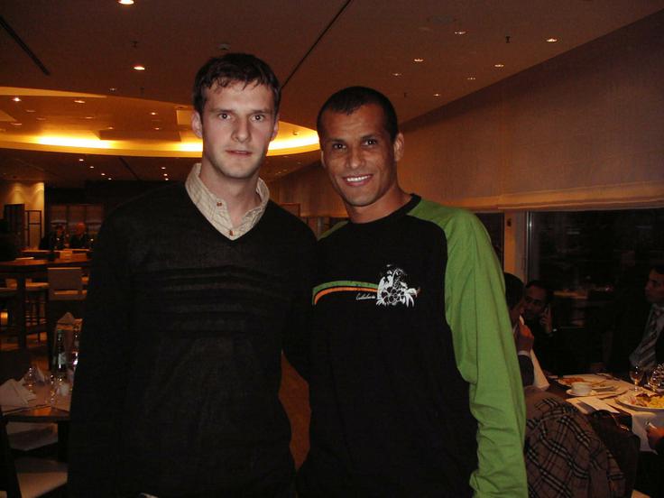 Na humanitarnem dogodku se je spoznal tudi s slovitim Brazilcem Rivaldom. | Foto: Osebni arhiv