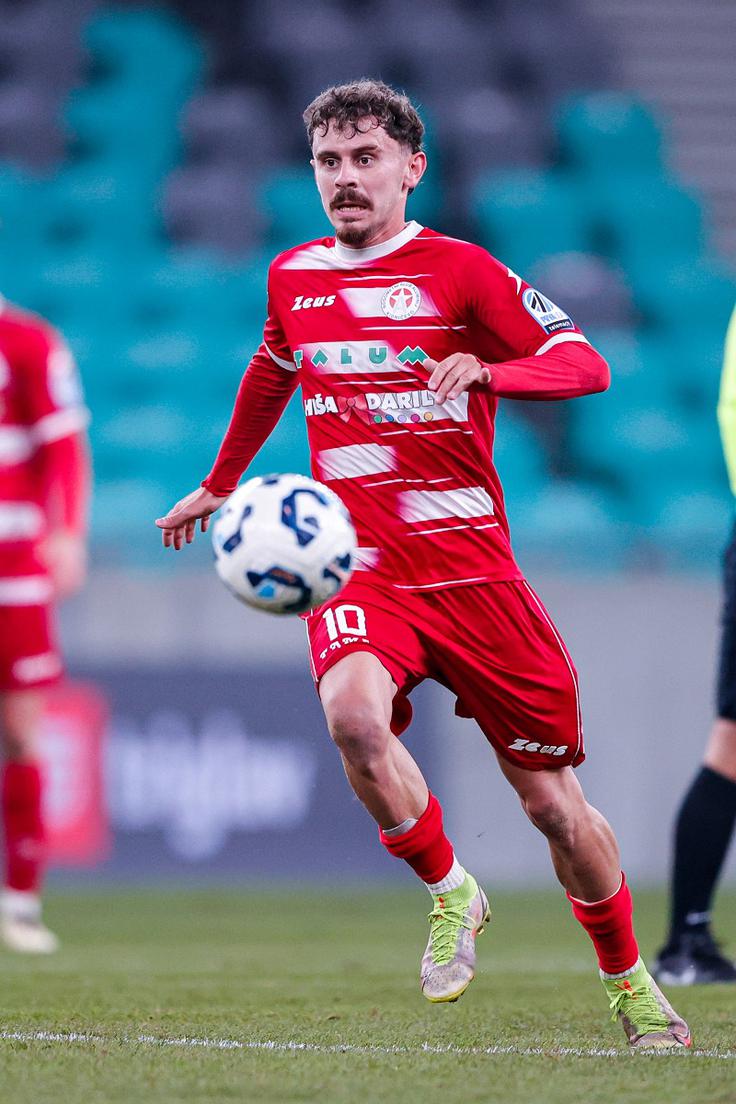 Pozimi ni manjkalo govoric, da bi lahko zapustil Kidričevo, a se je odločil, da ostane pri Aluminiju. Z njim ima sklenjeno pogodbo do konca sezone 2026/27. | Foto: Aleš Fevžer