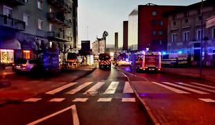 Požar v Kranju: evakuiranih 16 stanovalcev, ena oseba se je poškodovala #video