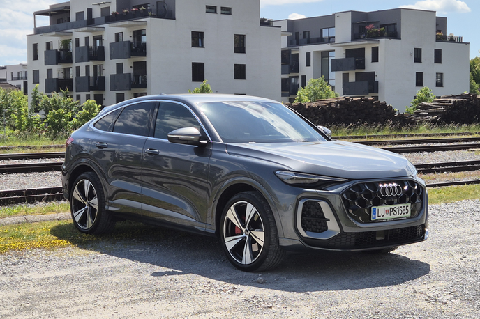 Audi Q5 sportback | Pogled na 4,717 metra dolgi Q5 sportback razodeva premijski in dinamični značaj. | Foto Aleš Črnivec