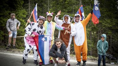 Število Slovencev ob trasi Gira se množi, kritike na račun organizatorja #foto